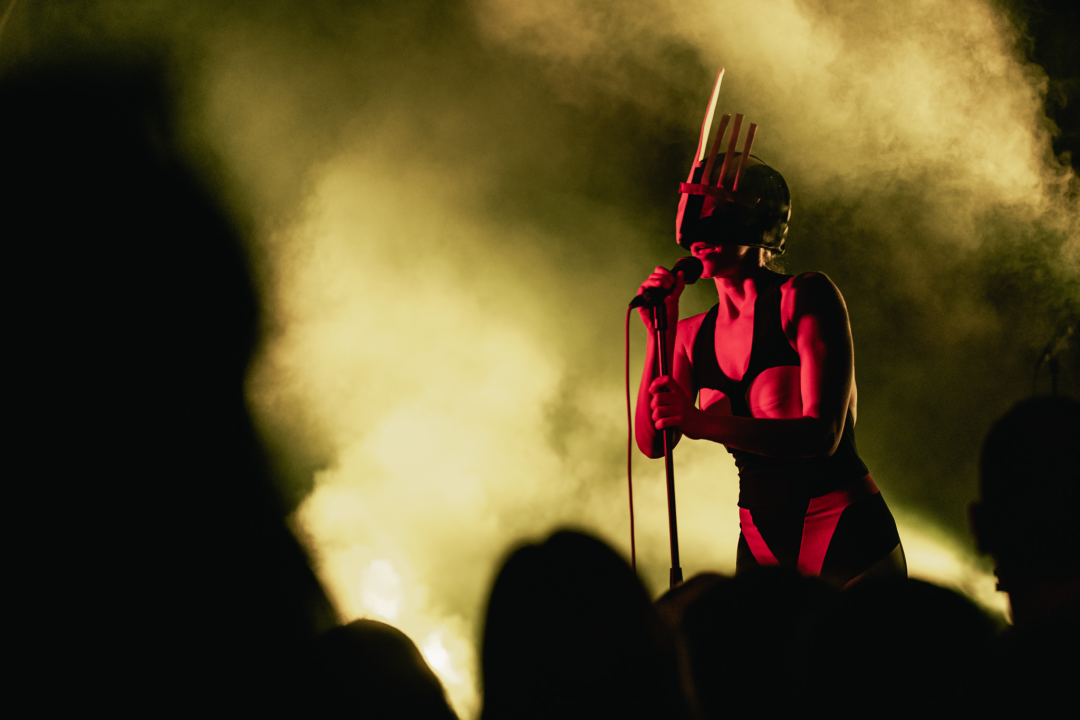 Nema ljubavi u klubu, ljubav je na tvrđavi: Plesnjak za milenijalce uz Buč Kesidi i Nipplepeople