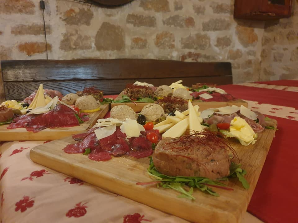 Zabavite se uz popularne Diktatore ovog petka u Makine!