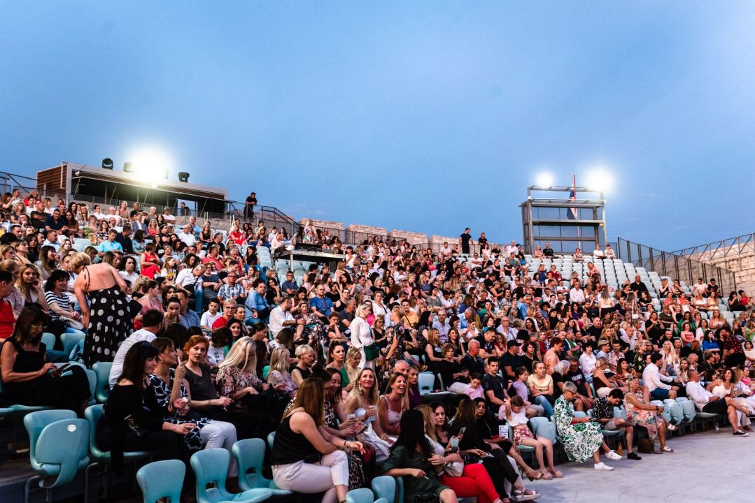Nina Badrić šibenskoj publici nije priredila čarobno jutro, ali zato večer je