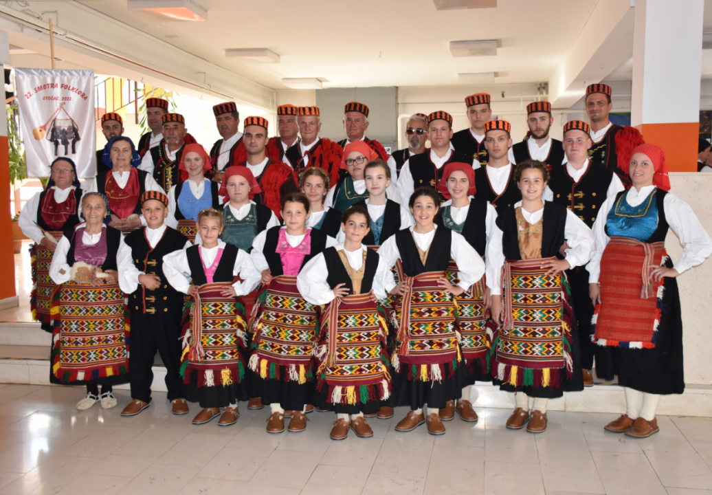 'Zvona Zagore' svojim su folklornim programom uveličali 22. smotru folklora u Otočcu  