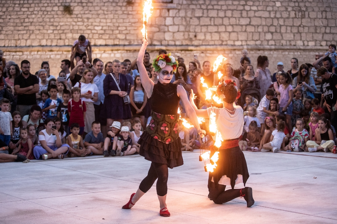 Danas na MDF-u nilski konj Nellie, cirkuski plesni tečaj, dvije predstave i film
