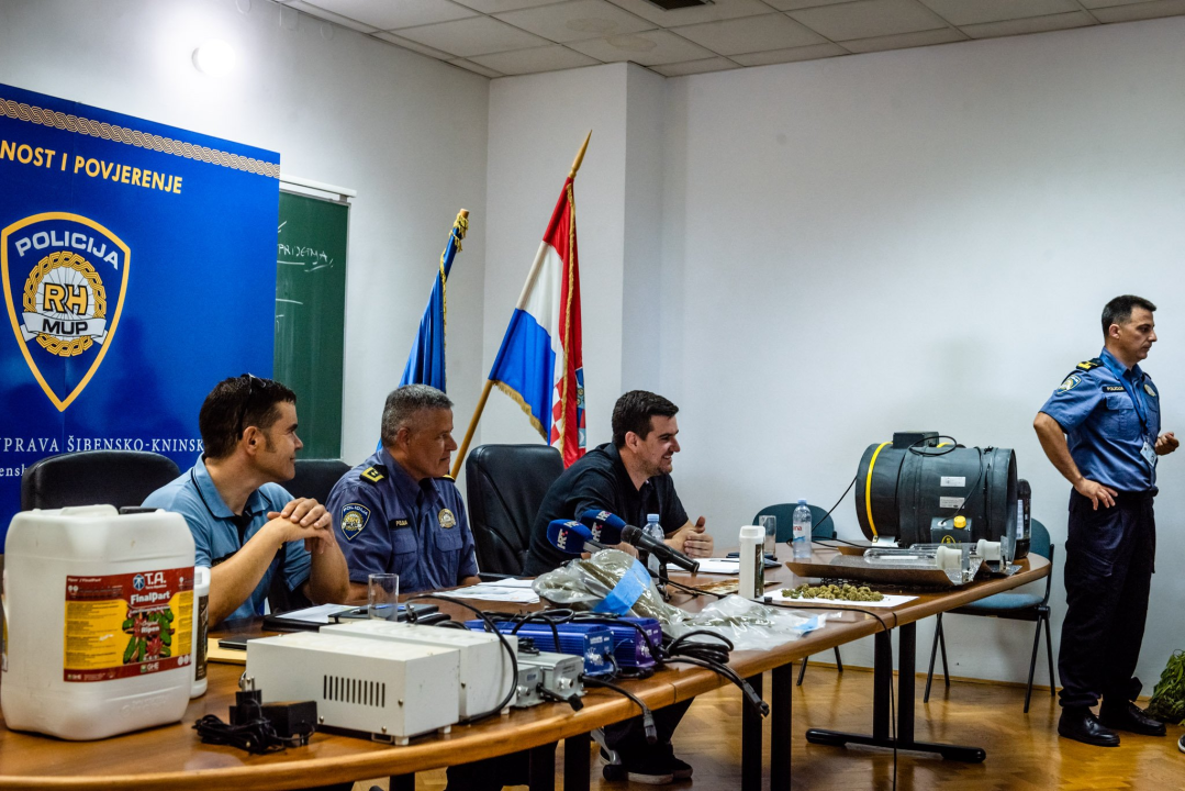 Pao vodički diler: U kući mu našli laboratorij, 500 kg stabljika kanabisa i 16 kg zapakirane marihuane 
