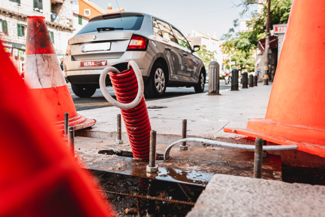 ‘Slikaj to, skoro san nogu slomila’: Totemi dolaze ovaj tjedan, Grad će opasne rupe opet ograditi