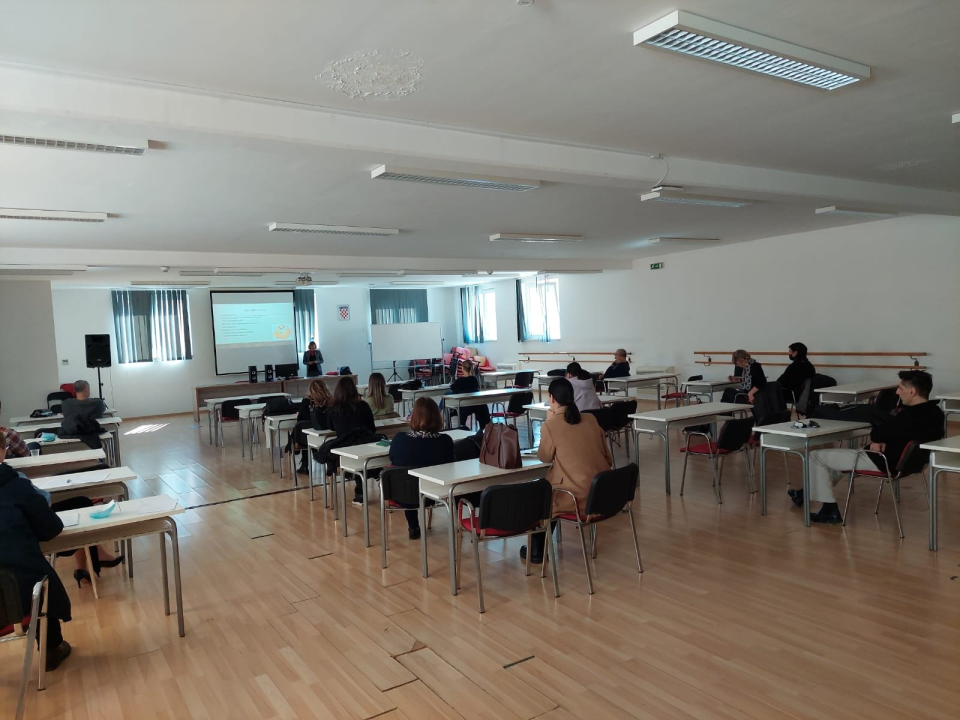 Profesori Industrijsko-obrtničke škole konstantno se usavršavaju kako bi učenicima pružili što više znanja i pripremili ih za tržište rada