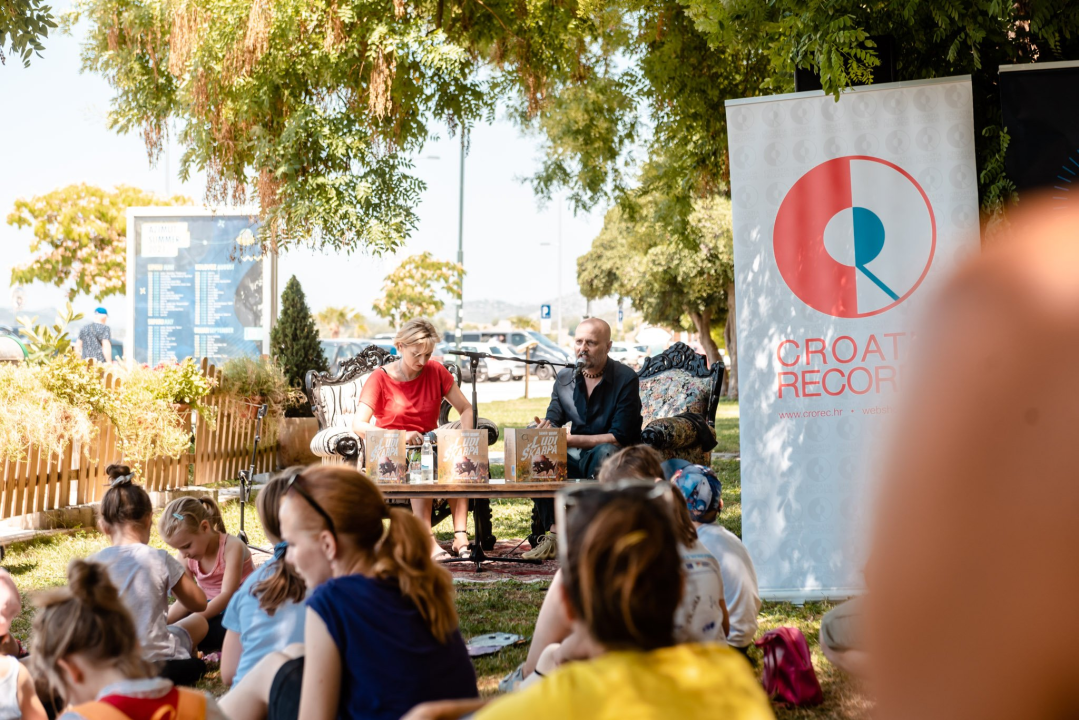 Urban u Šibeniku predstavio svoju prvu slikovnicu: 'Ideju je osmislio moj sin na putu do vrtića'