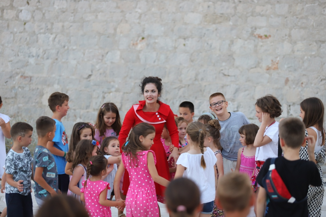 Danas je zbog MDF-a najduži dan u godini: Poznati čitaju, sajam knjiga, ulični program, predstave...