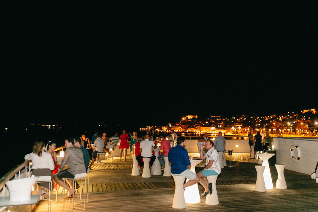 Uživajte u jedinstvenom ambijentu Roof Bara by Moet &amp; Chandon u D-Resortu!