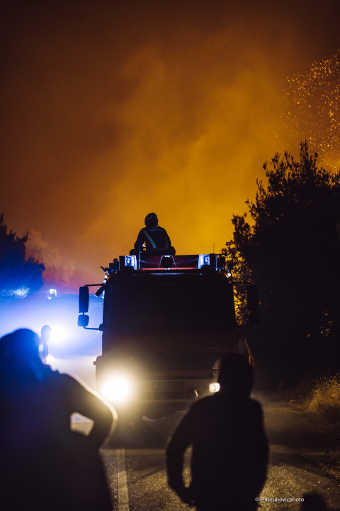 Fotogalerija i video: Bitka s vatrom u Zatonskoj ulici koja spaja Zaton i Benkovačku cestu