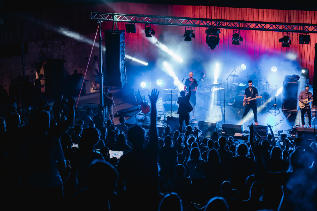 Publika na Mihovilu Pips, Chips &amp; Videoclips pjesmom vratila iz backstagea na treći bis