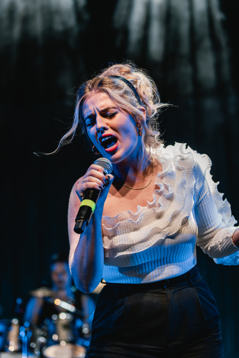 Odličan plesnjak na sv.Mihovilu uz Matiju Cveka, delirij nastao kad mu se pridružila Eni Jurišić