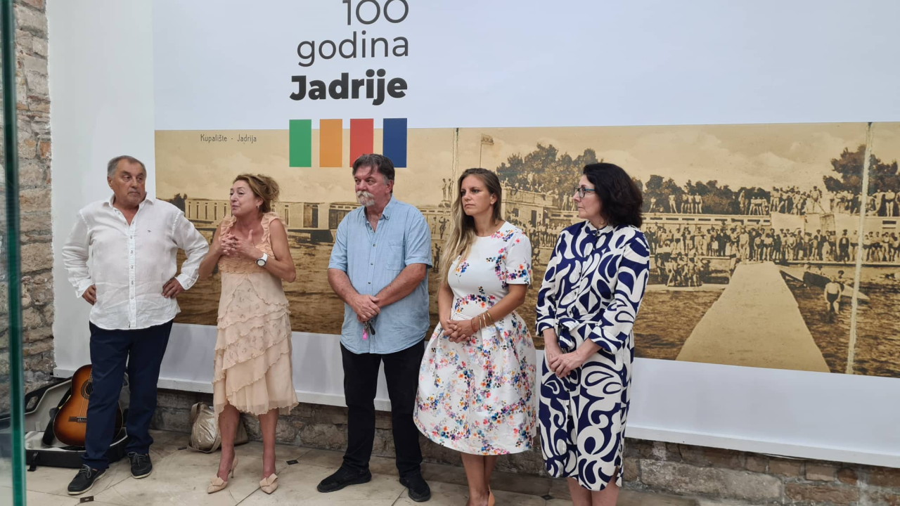 Izložba o Jadriji nije prošla bez krafni: 'Ako ljudi ne mogu tamo na kupanje, ne znaju gdje bi'