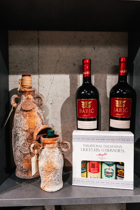 Šibenske tvrđave imaju najbolje darove i suvenire: Posteri, potići, majice, torbe, šalice i nakit, sve unikatno i maštovito!