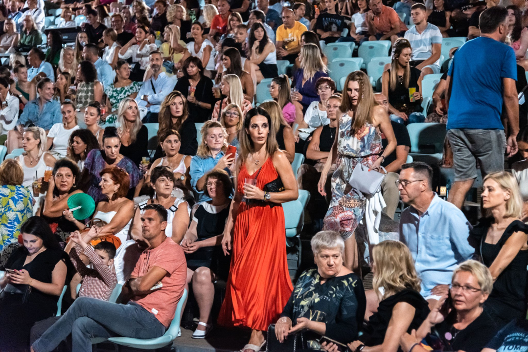 Tony Cetinski u Šibeniku predstavio novi izgled i usput oduševio publiku