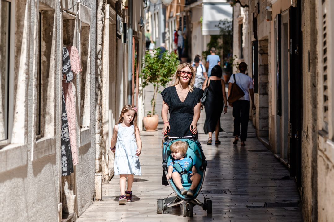 Lepršave i prozračne haljine zavladale gradom: Provjerite tko nam je upao u oko! 