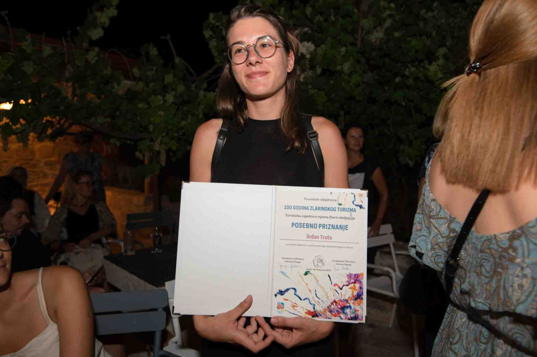 U kući Šare svečano proglašeni laureati zaslužni za 100 godina zlarinskog turizma