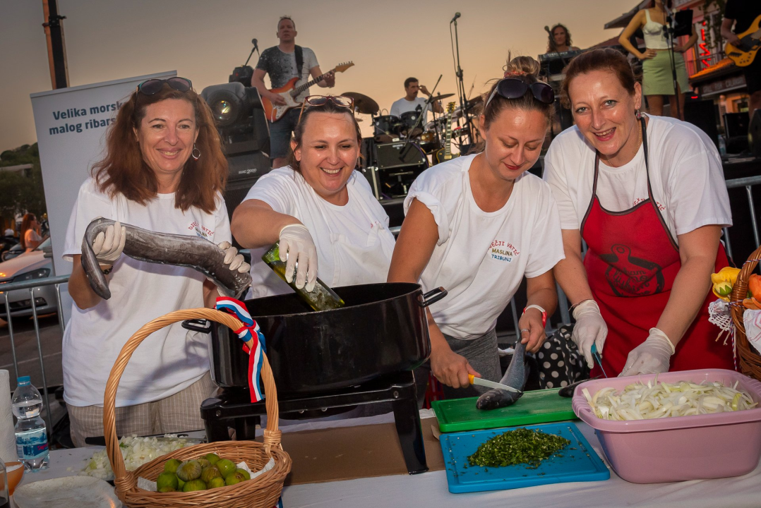 Pogledajte kako je bilo na manifestaciji Okusi Tribunj! 