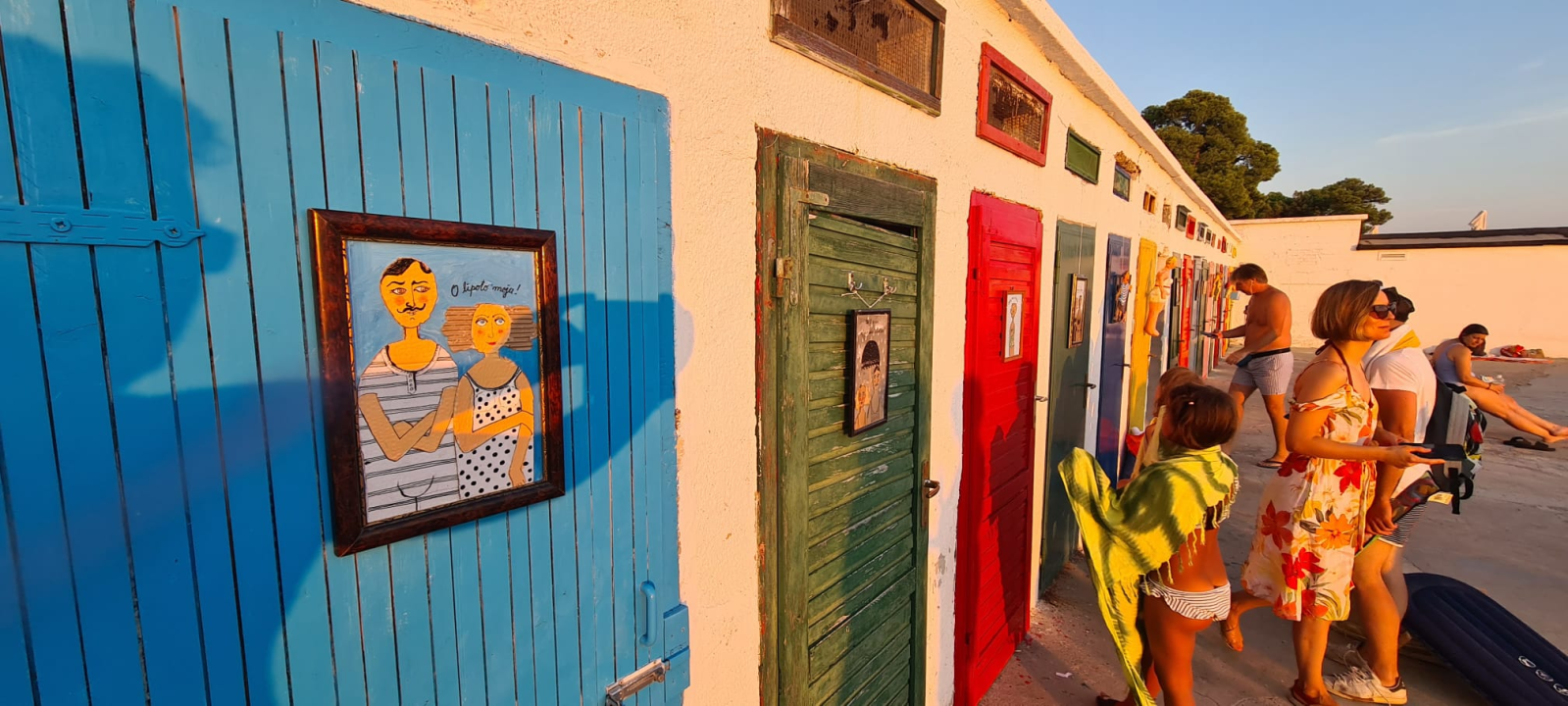 Ako ste mislili da kabine ne mogu biti šarenije, niste vidjeli izložbu Zdenke Bilušić