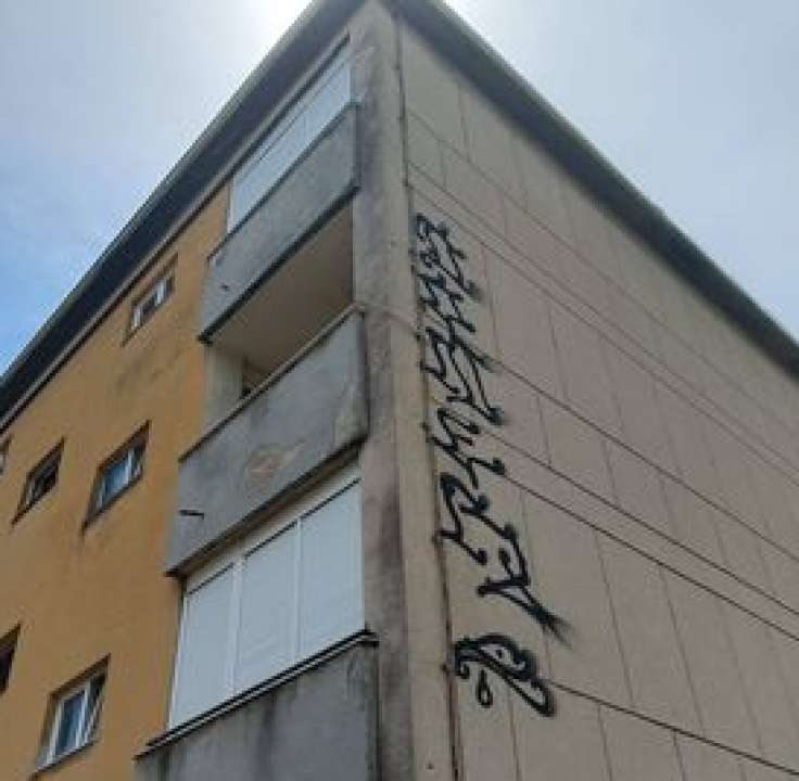 Misteriozni grafit na fasadi zgrade na Baldekinu: Isti takav ili sličan  napisan i na zgradi u Splitu