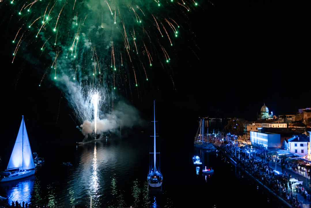 Šibenik 'obojan' u plavo: Vatromet i svjetlosni spektakl za veliku obljetnicu 