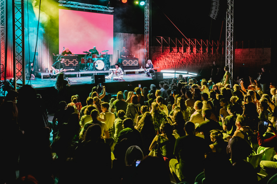 I Meghan Markle bi plesala da je bila na sv. Mihovilu: Konstraktin ‘zdrav’ plesnjak za publiku od vrtića do umirovljenika!