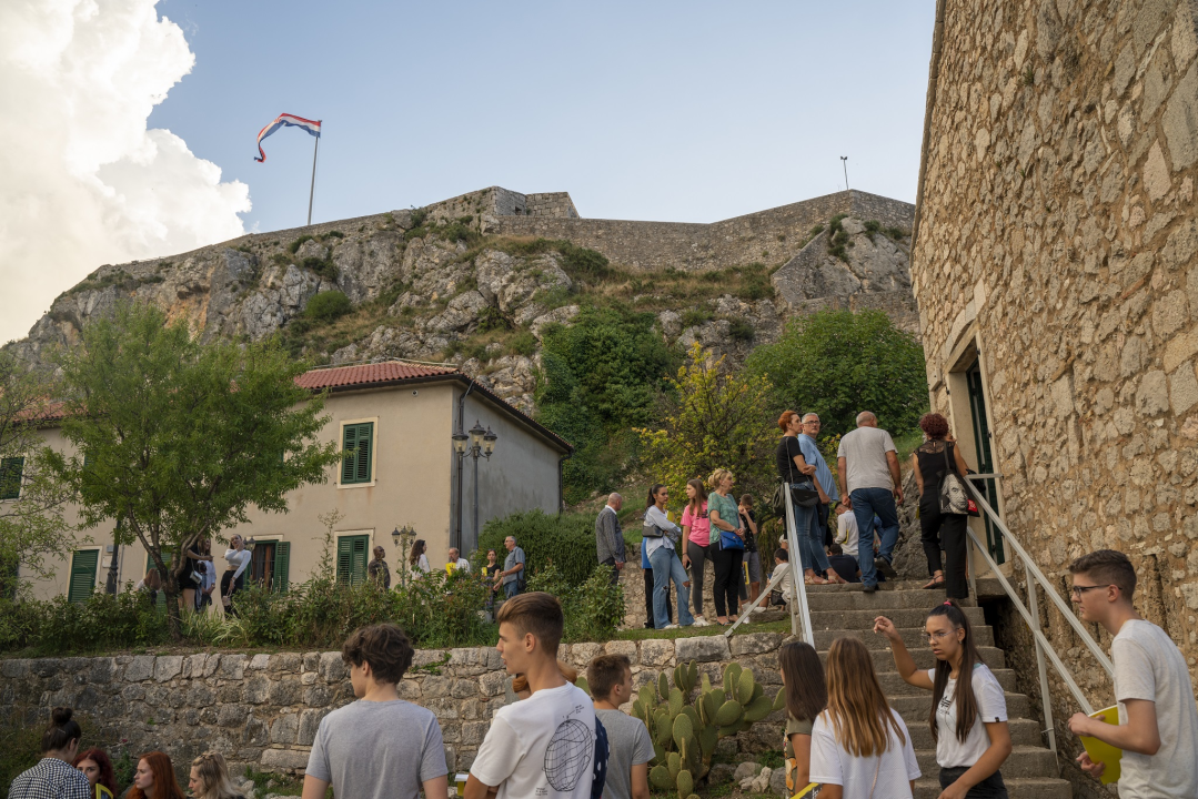 Svečano otvoren 1. Međunarodni trijenale portreta u Kninu