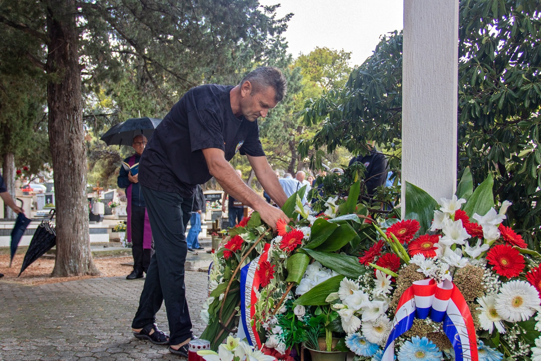 Uz koncert Tihe Orlića obilježena 31. obljetnica oslobađanja rogozničkih  vojarni