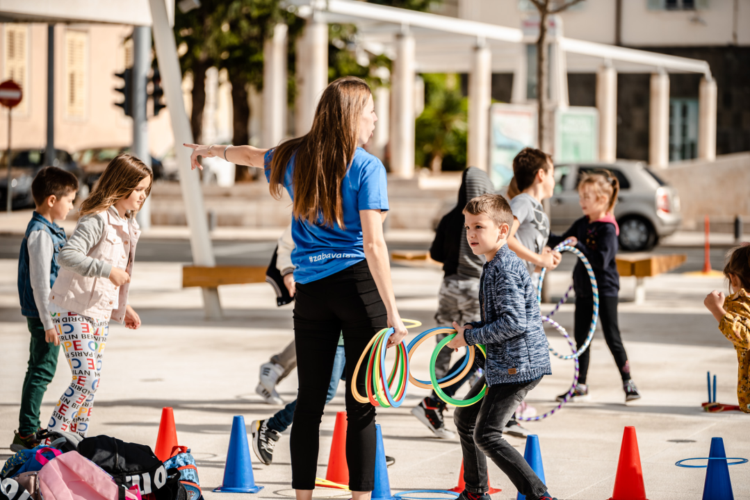 Poljana puna djece: Voze električne romobile i bicikle, uče o sigurnosti u prometu