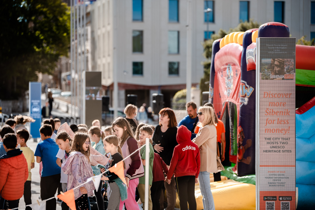 Poljana puna djece: Voze električne romobile i bicikle, uče o sigurnosti u prometu