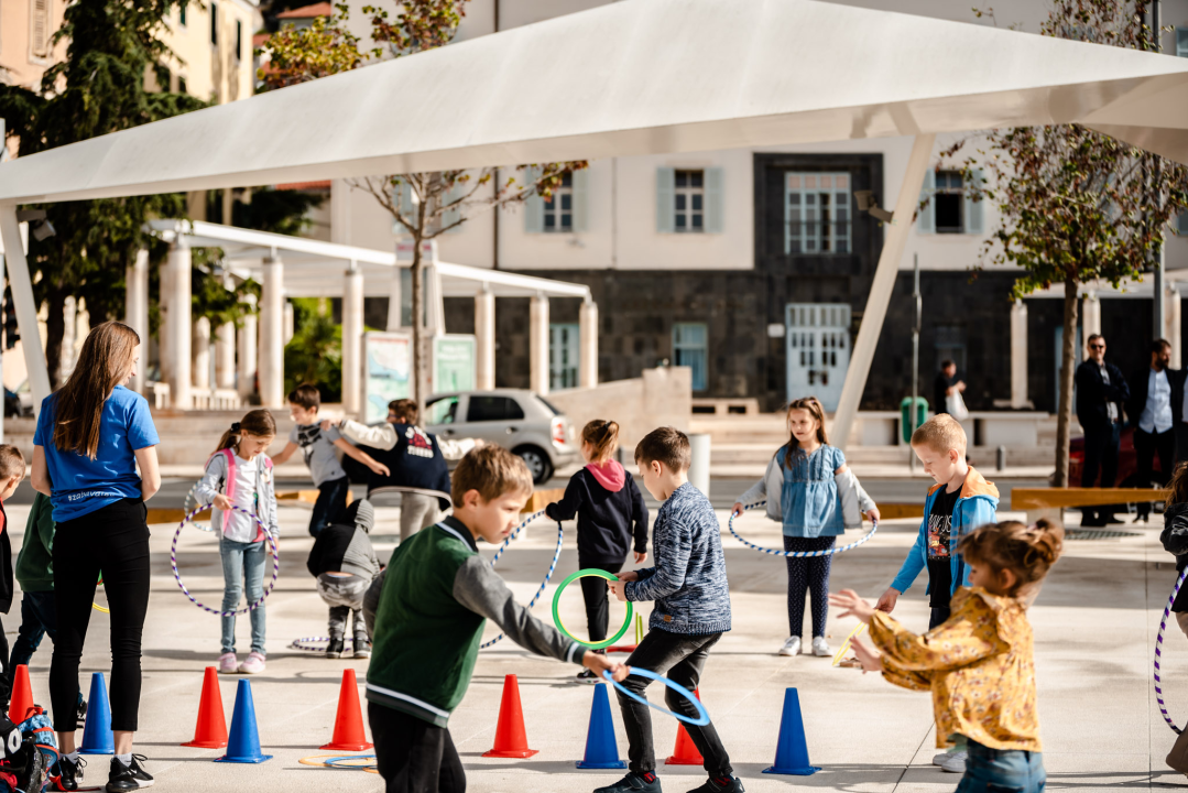 Poljana puna djece: Voze električne romobile i bicikle, uče o sigurnosti u prometu