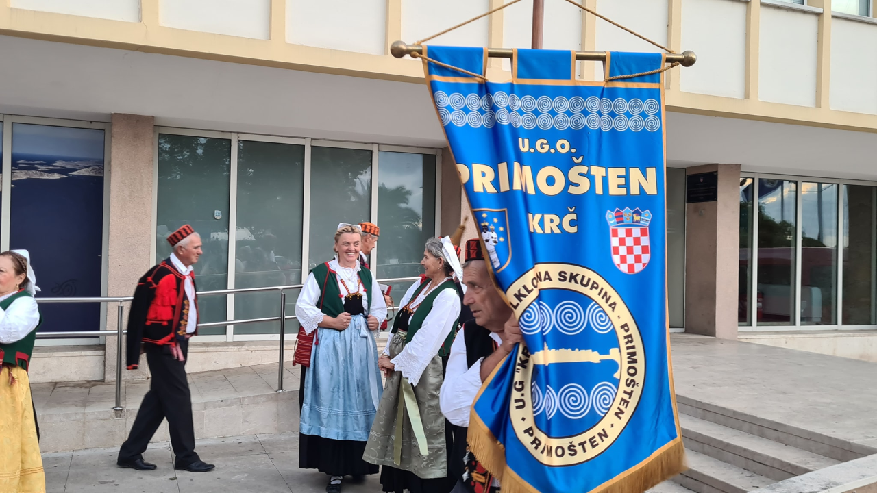 U Šibeniku se okupili KUD-ovi iz županije, ali Šibenčani nisu baš pohrlili na njihov nastup