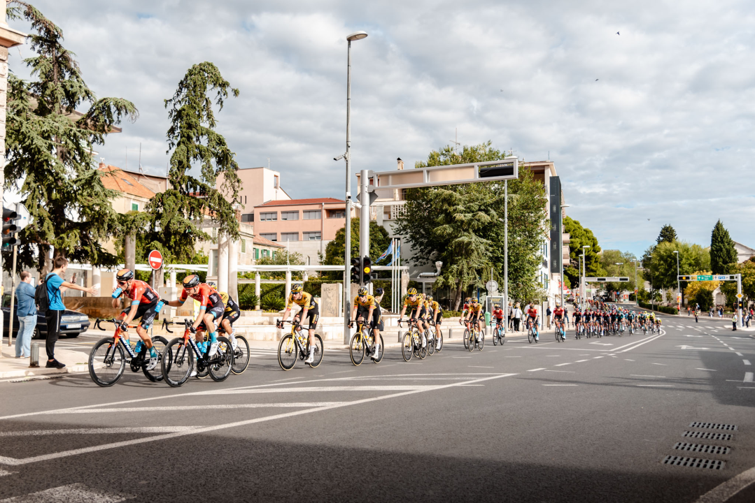 Iz Sinja startala treća etapa utrke CRO Race: Biciklisti prošli kroz Šibenik, među njima i Lorenzo Marenzi  