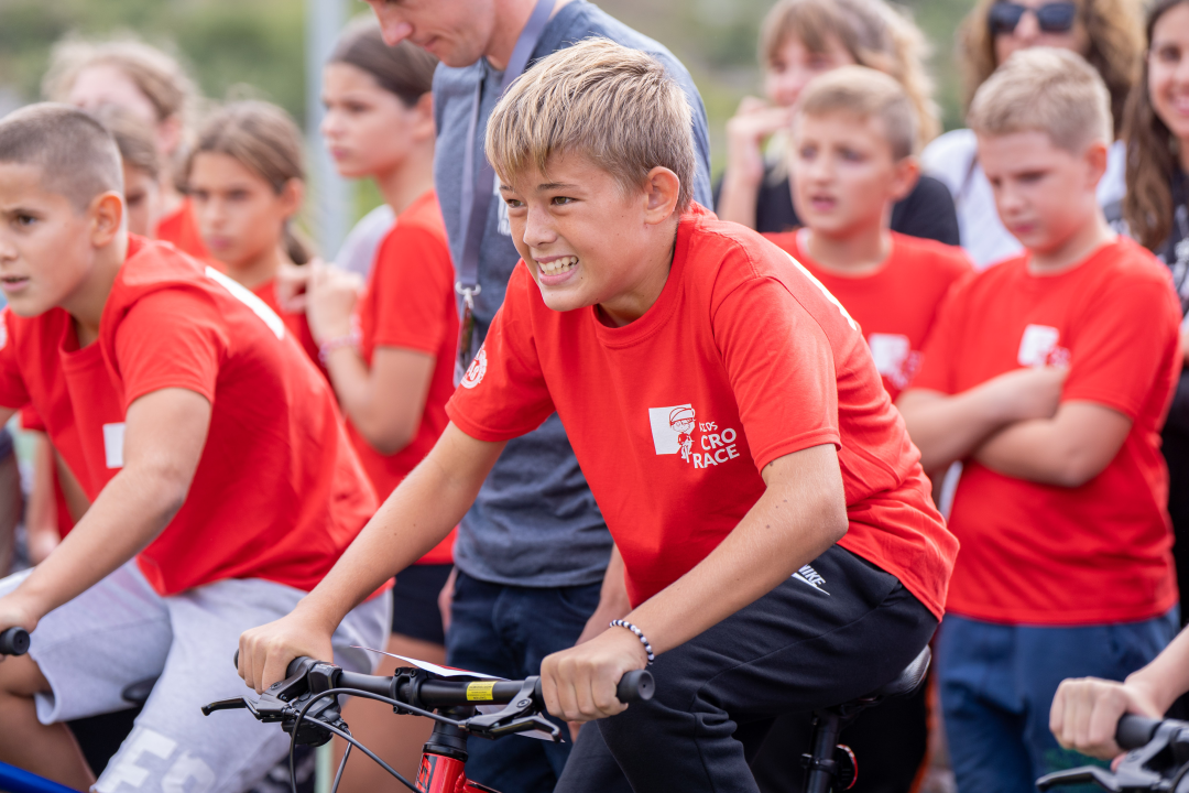 U Primoštenu održan Kids CRO Race: Matija, Leo, Dora i Isabella pobjednici su virtualne utrke 