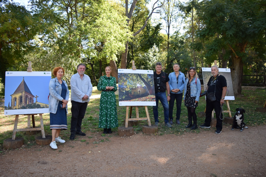 Na Skradinskom buku otvorena izložba fotografija članova Foto kluba Šibenik