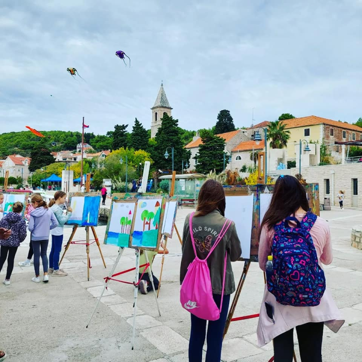 Ovaj vikend na Prviću se plesalo na svili dok su nebom letjeli zmajevi