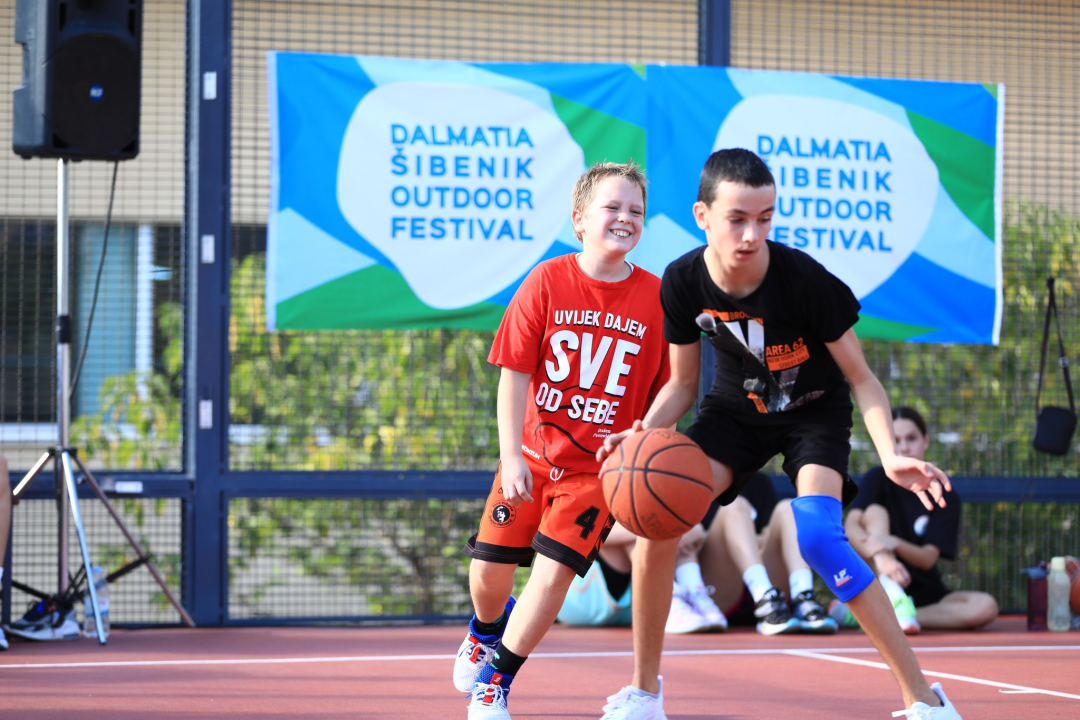 Oko 350 sudionika uživalo je u brojnim sportskim aktivnostima proteklog vikenda na Malom Vignju, Zlarinu i Baldekinu!