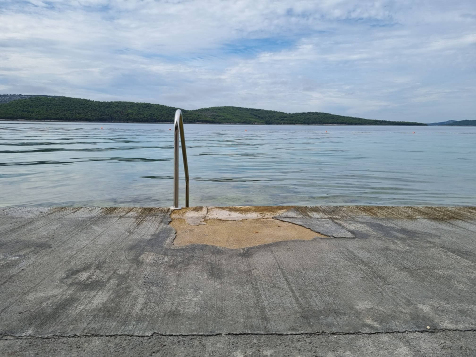 Sanacija plaže u Zablaću neće skoro: Grad raskinuo ugovor s izvođačem radova, traže novog 