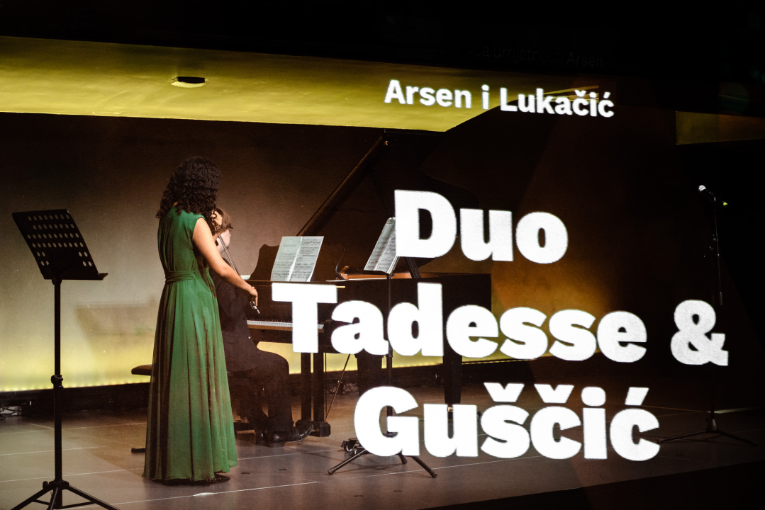 Tadesse i Guščić sinoć u Arsenu, klasični program se nastavlja danas uz Max Bruch Trio