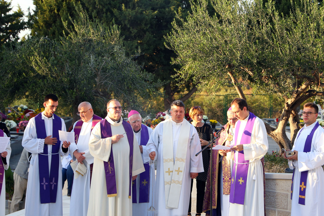 Biskup Rogić predvodio misu na Kvanju