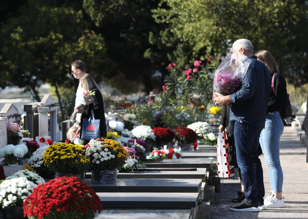 Šibenski glazbari tradicionalno sviraju na grobljima u gradu