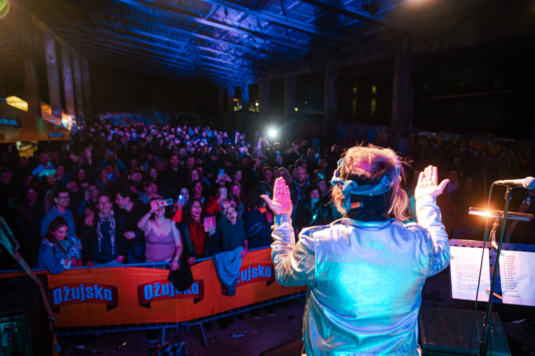 Na Kulturaljci ‘strujale melodije nada generacije’: BluVinil, Jura Stublić, Kuzmu &amp; Shaka Zulu protiv kiše i bure