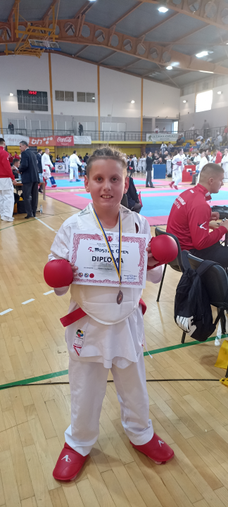 S 12 medalja vratili se mladi karatisti Šibenika 1066 s međunarodnog turnira u Mostaru