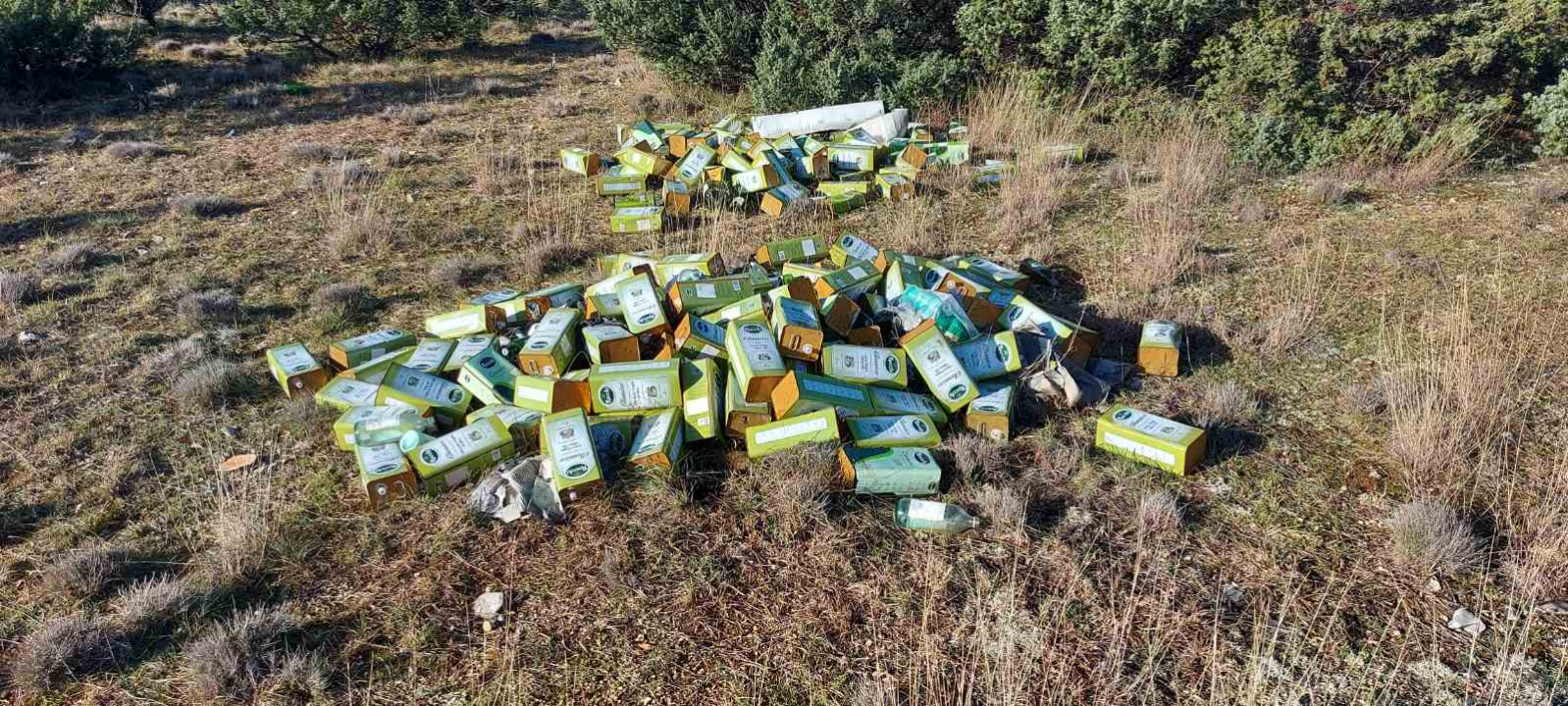 Kante od ulja, građevinski otpad, plastika... Sve se to nalazi u predivnoj prirodi na Gorišu 