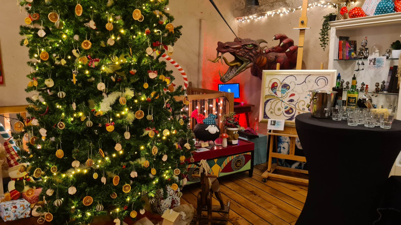 Prodajna izložba u čarobnom ambijentu: U Azimutu otvoren još jedan 'Božićni tinel' 