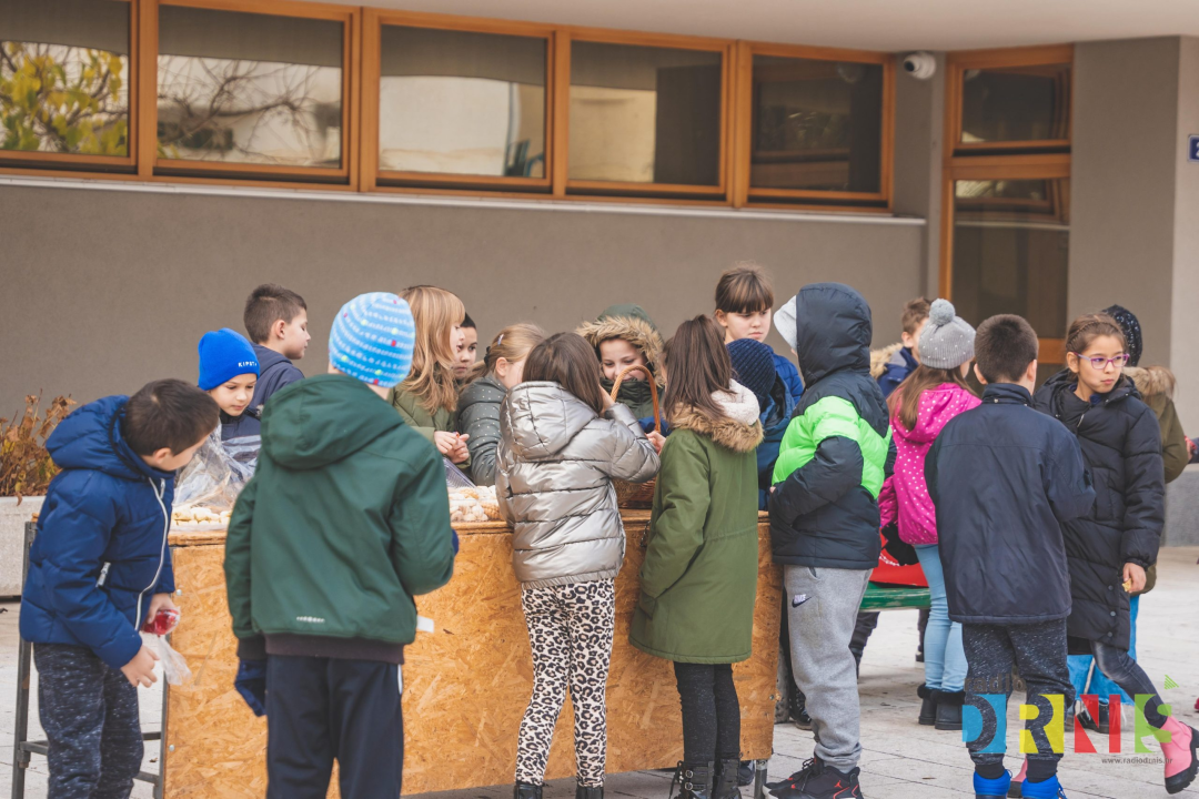 Sv. Luca u Drnišu se družila s mališanima
