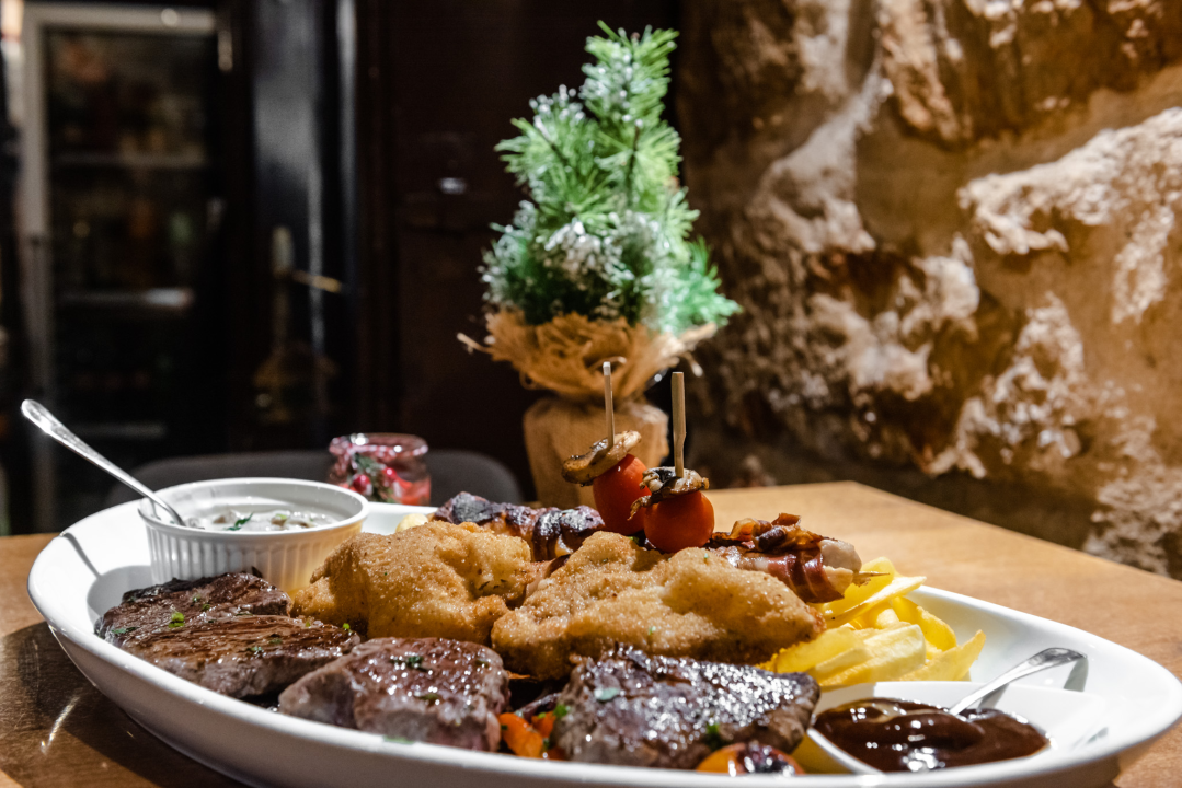 Uživajte ovog adventa u slasnim zimskim delicijama konobe Brošćica! 