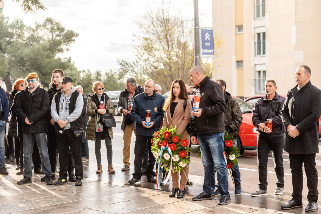 Polaganjem vijenaca i mimohodom 15. domobranska pukovnija obilježila 30 godina od osnutka