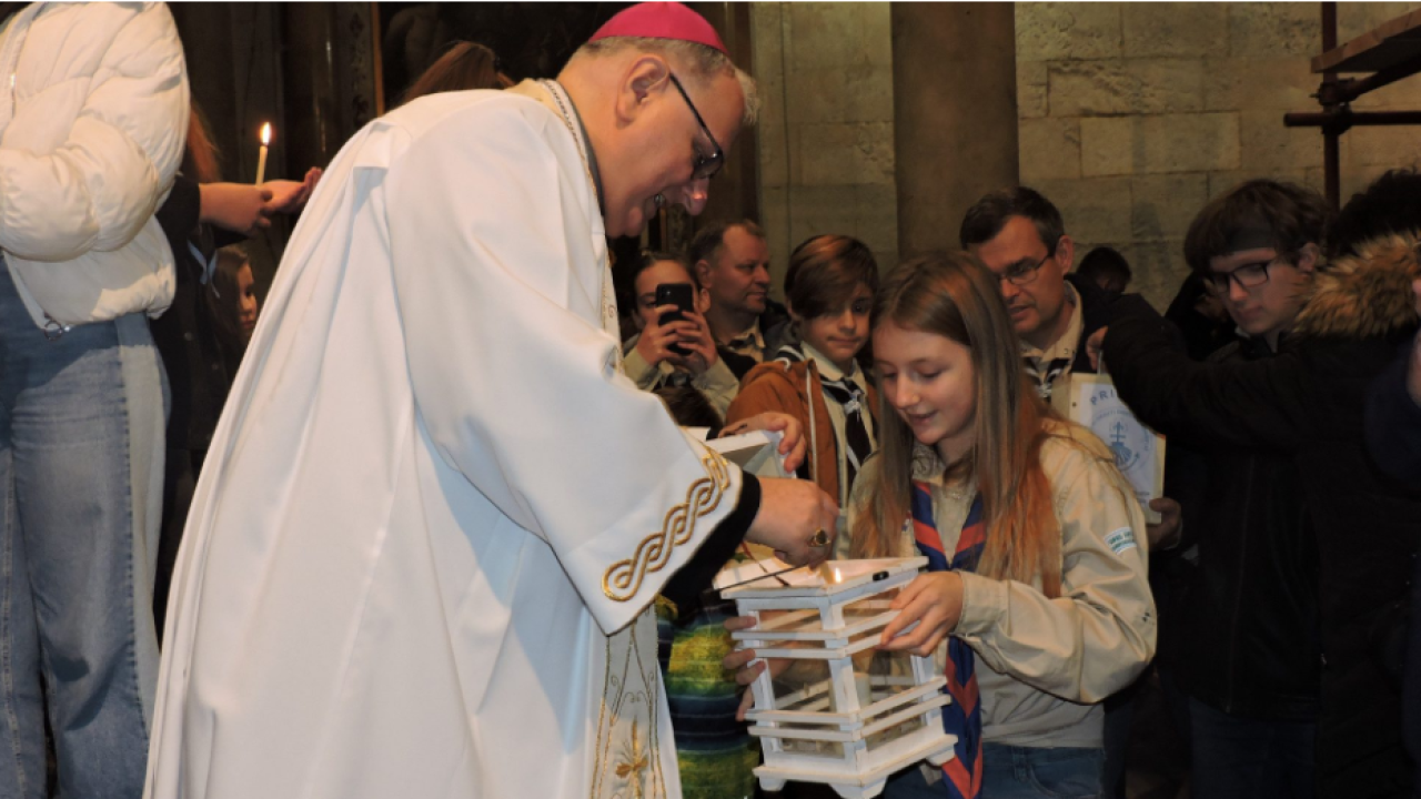 Betlehemsko svjetlo stiglo u šibensku katedralu