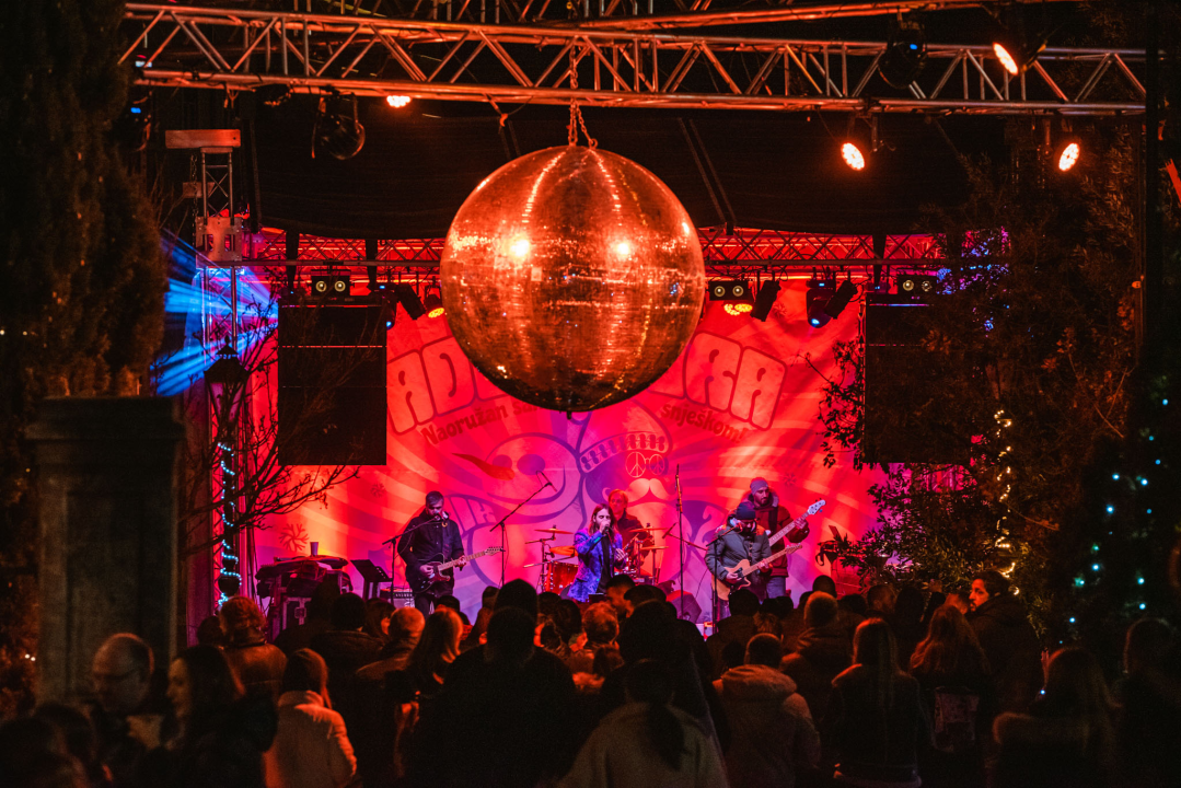 Absolut Beginners Bowijevim hitovima rasplesali Adventuriste