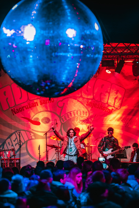 Šibenski srednjoškolci nastupili u Đardinu i svojom svirkom oduševili sve