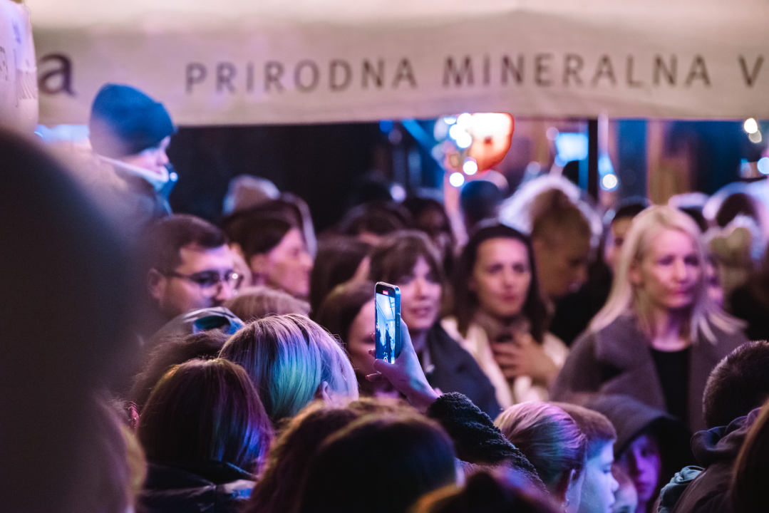 Osjetite duh blagdana u prekrasno uređenom cocktail baru Nautica! 